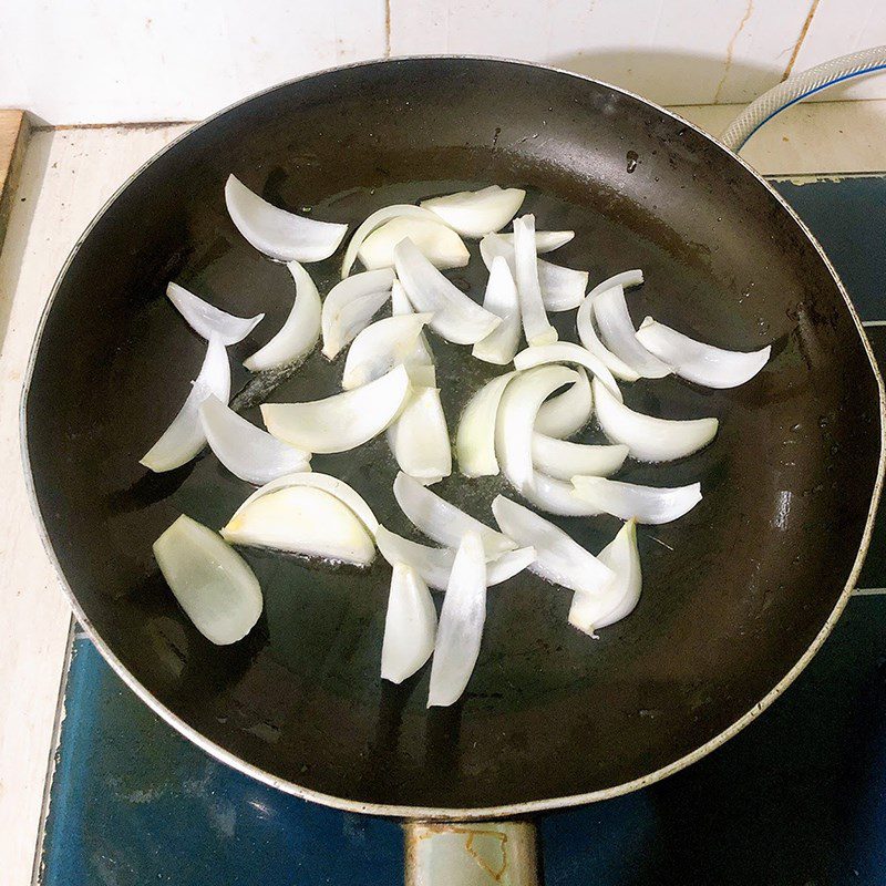 Step 2 Frying zucchini eggs