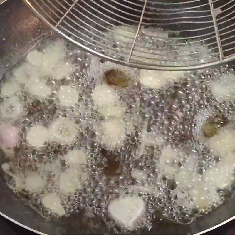 Step 4 Fry the beef marrow for the second time Crispy fried beef marrow