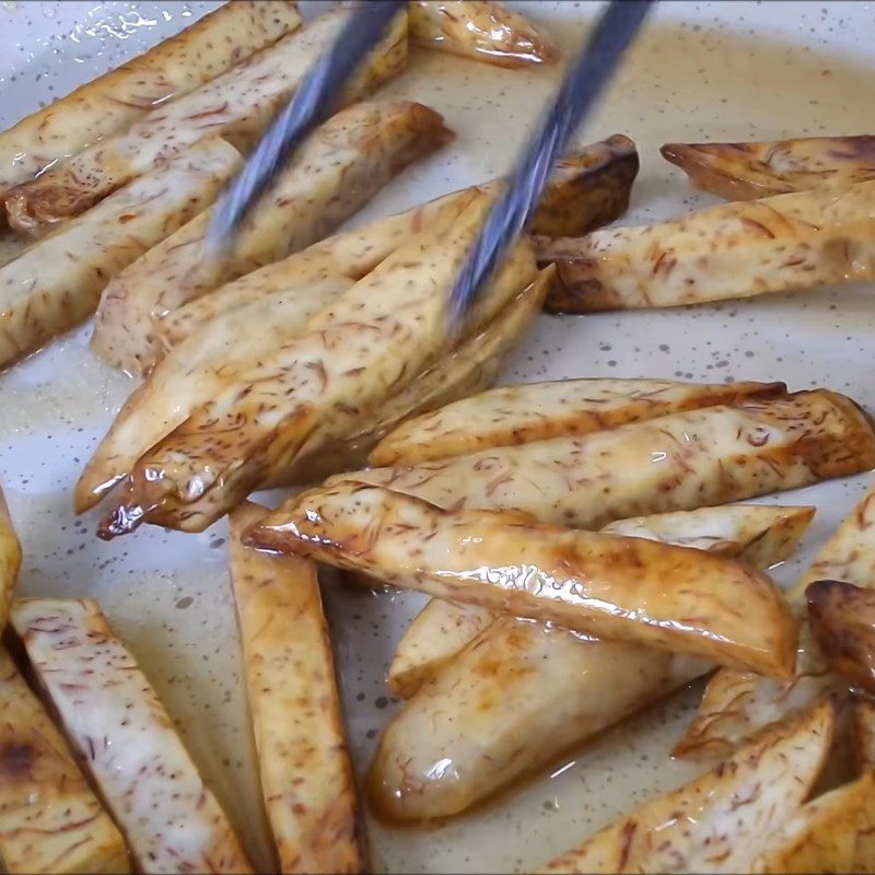 Step 3 Add fish sauce Fried taro with fish sauce