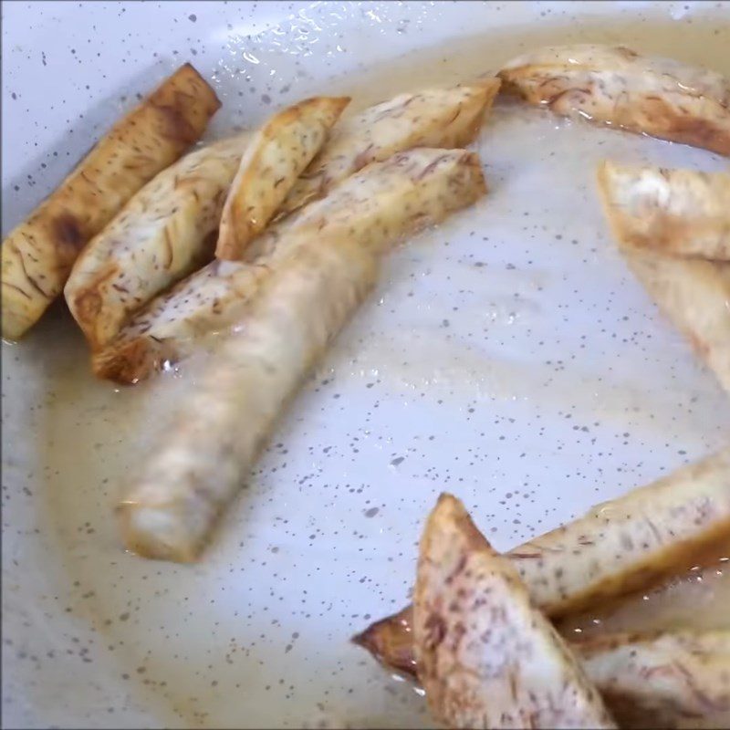 Step 3 Add fish sauce Fried taro with fish sauce