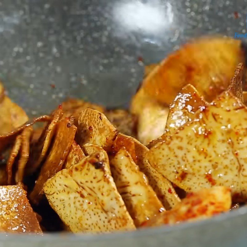 Step 3 Add fish sauce Taro slices fried with fish sauce