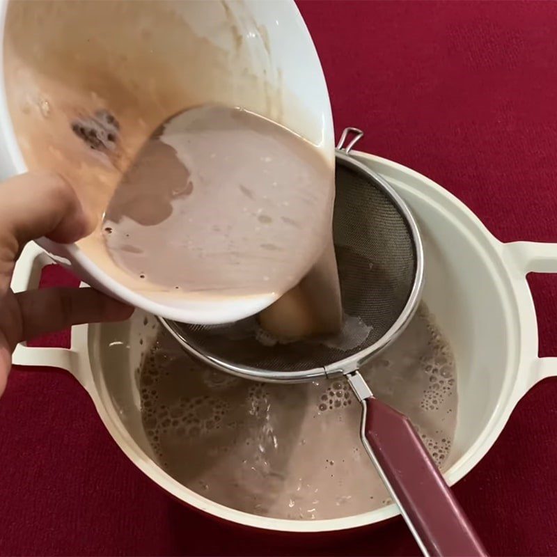 Step 3 Add milk and filter the mixture of fried fresh milk with chocolate flavor