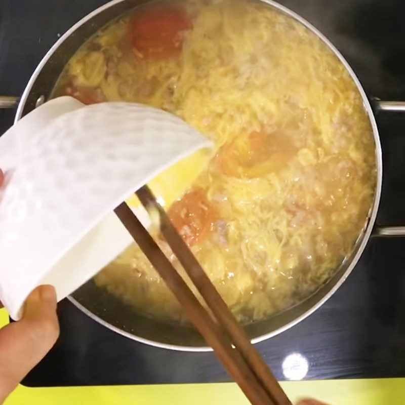 Step 4 Add the eggs Tomato egg soup with minced meat