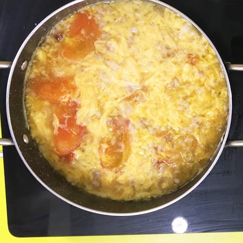 Step 4 Add the eggs Tomato egg soup with minced meat