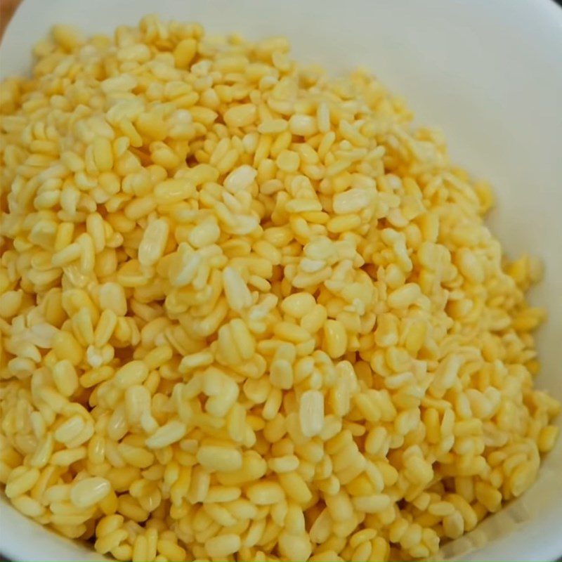 Step 1 Prepare mung beans and sticky rice for Gấc coconut cake with mung bean filling