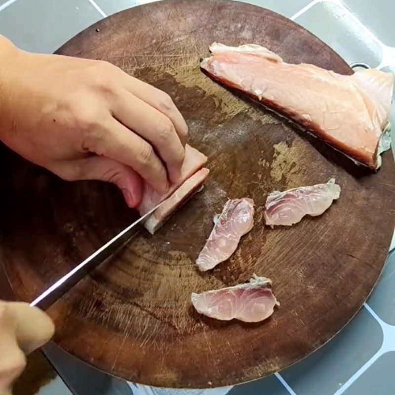 Step 1 Preparing ingredients for crispy carp stir-fried with lemongrass and chili