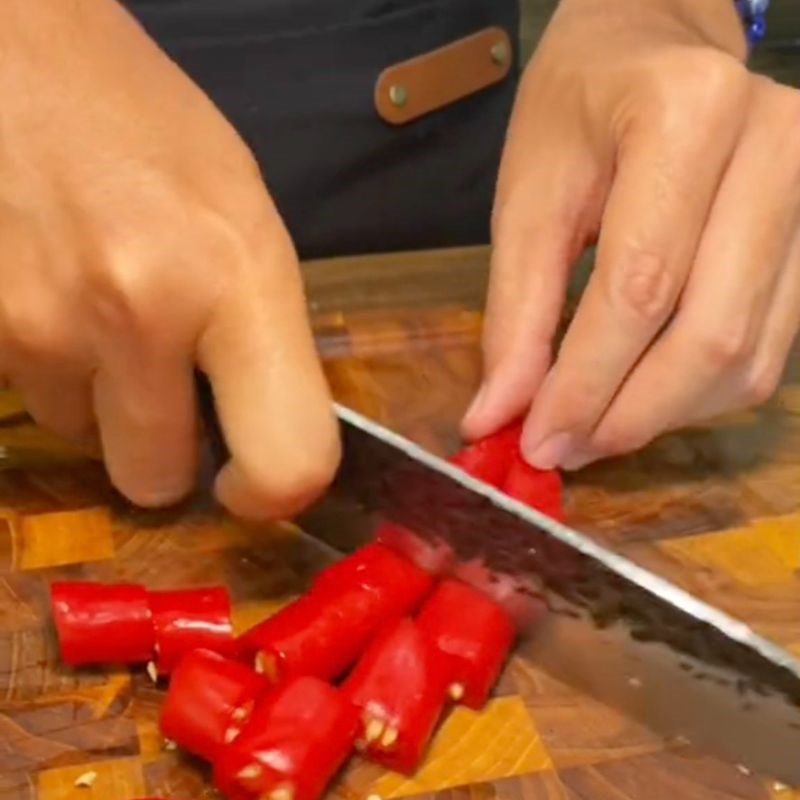 Step 1 Prepare the ingredients for the salted condensed milk chicken dipping sauce