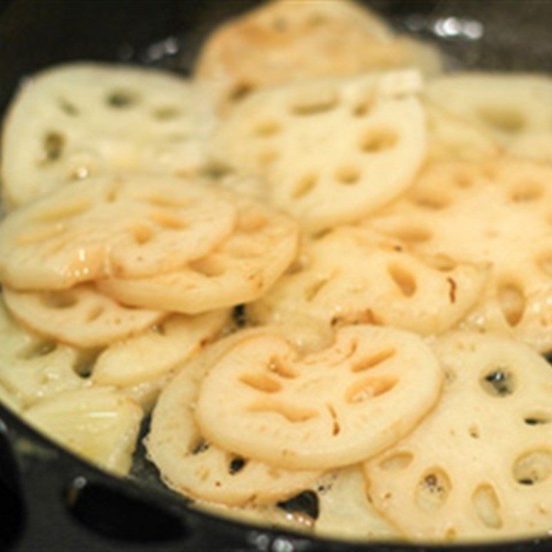 Step 3 Stir-fried lotus root Stir-fried lotus root with peanuts