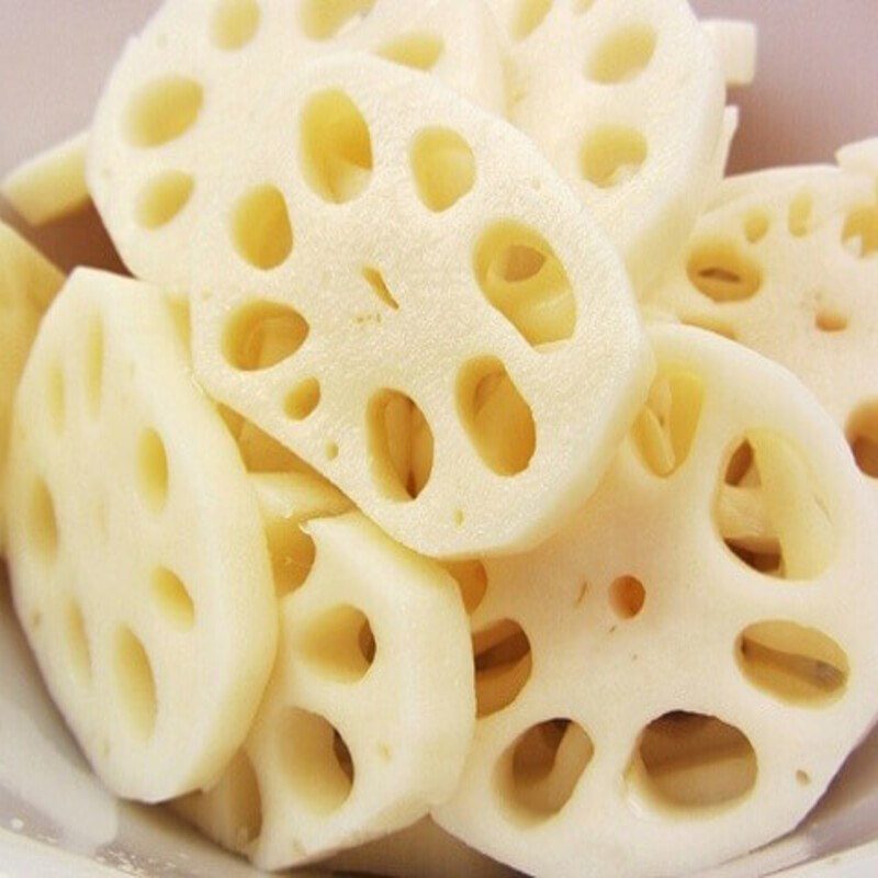 Step 1 Prepare the ingredients for stir-fried lotus root with peanuts