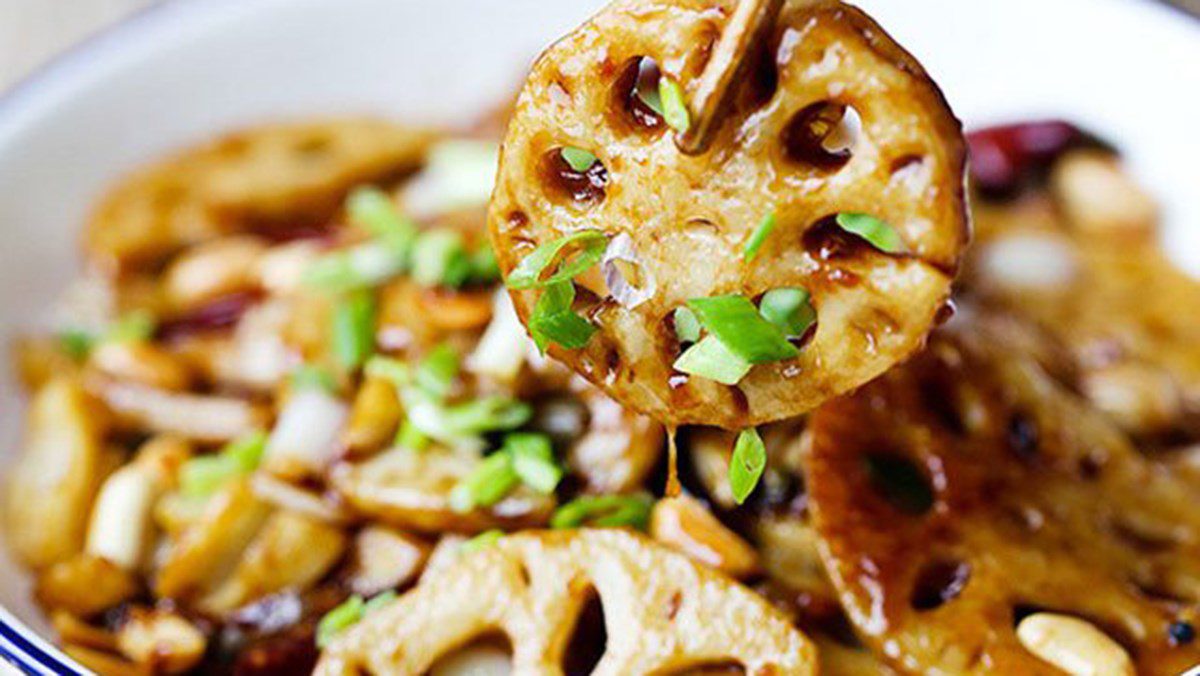 Stir-fried lotus root with peanuts