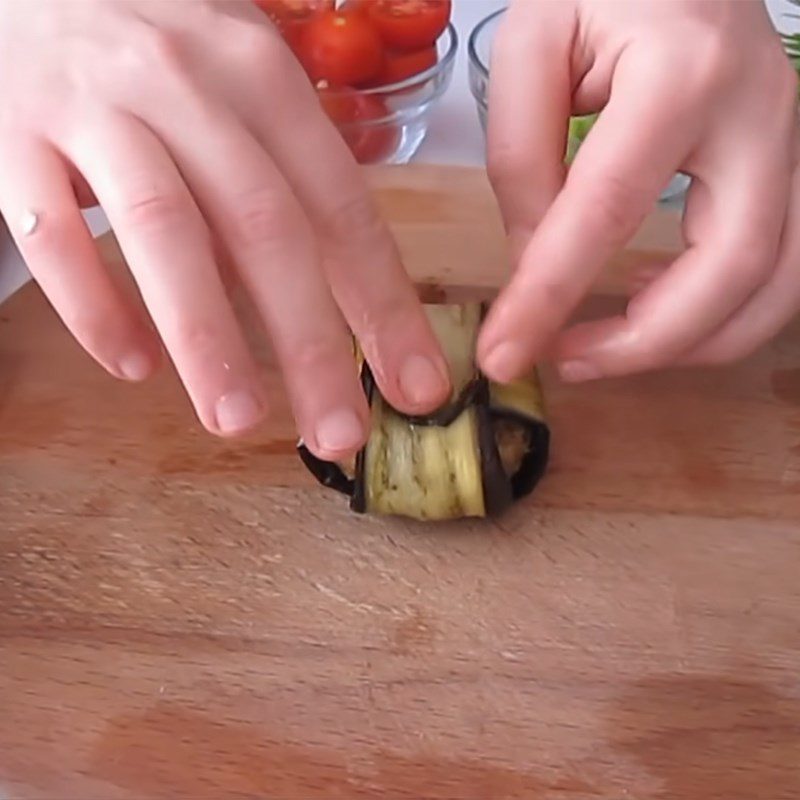 Step 5 Roll eggplant with meatballs Grilled eggplant rolls with meat