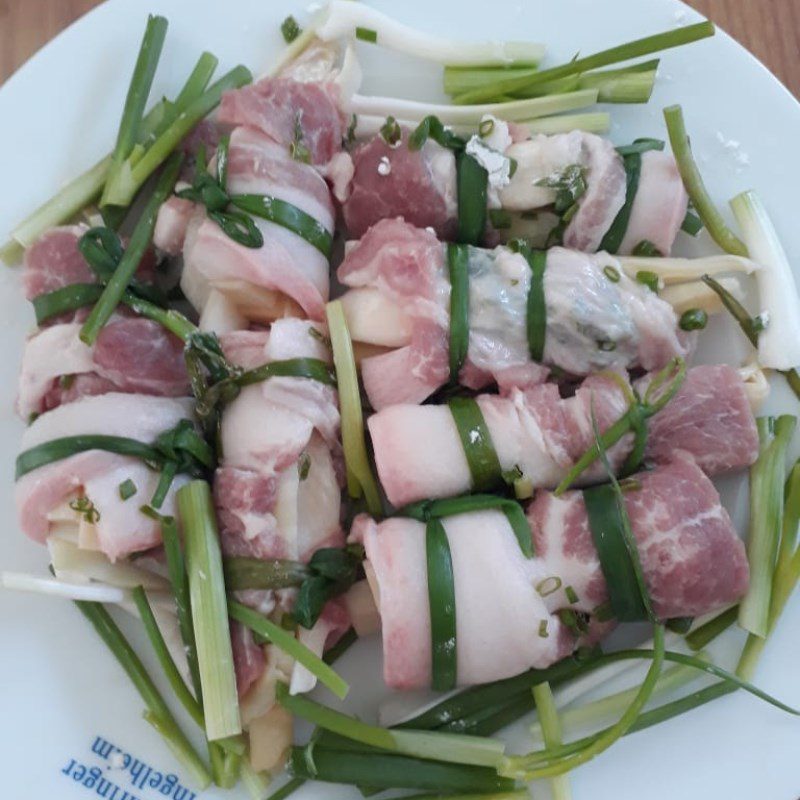 Step 2 Rolling the pork Bamboo shoot rolled pork stew