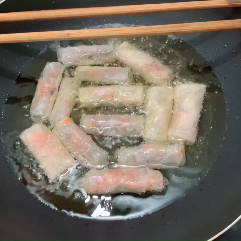 Step 5 Rolling and frying the spring rolls Grilled spring rolls