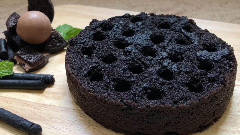 Oreo honeycomb cake