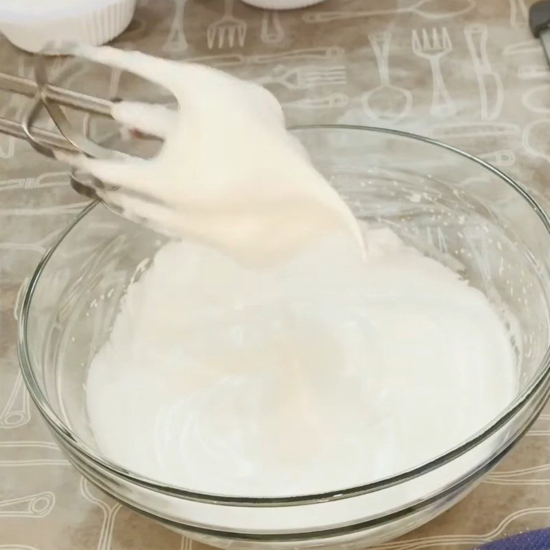 Step 1 Whip the egg whites for Macaron with flour