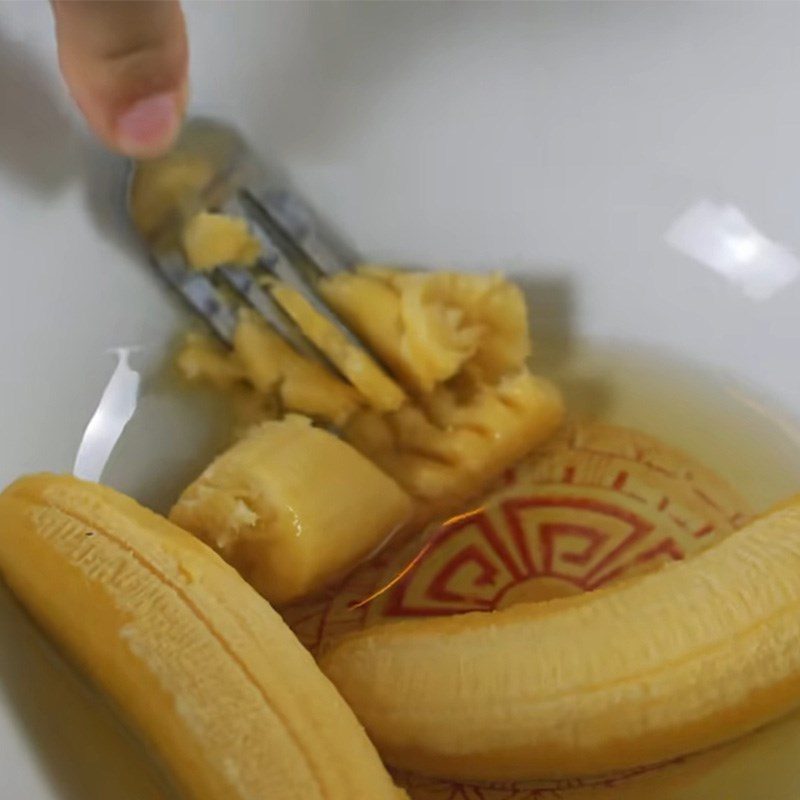 Step 2 Mash the banana Steamed banana sponge cake