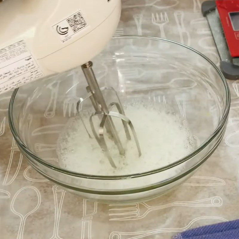 Step 1 Whip the egg whites for Macaron with flour