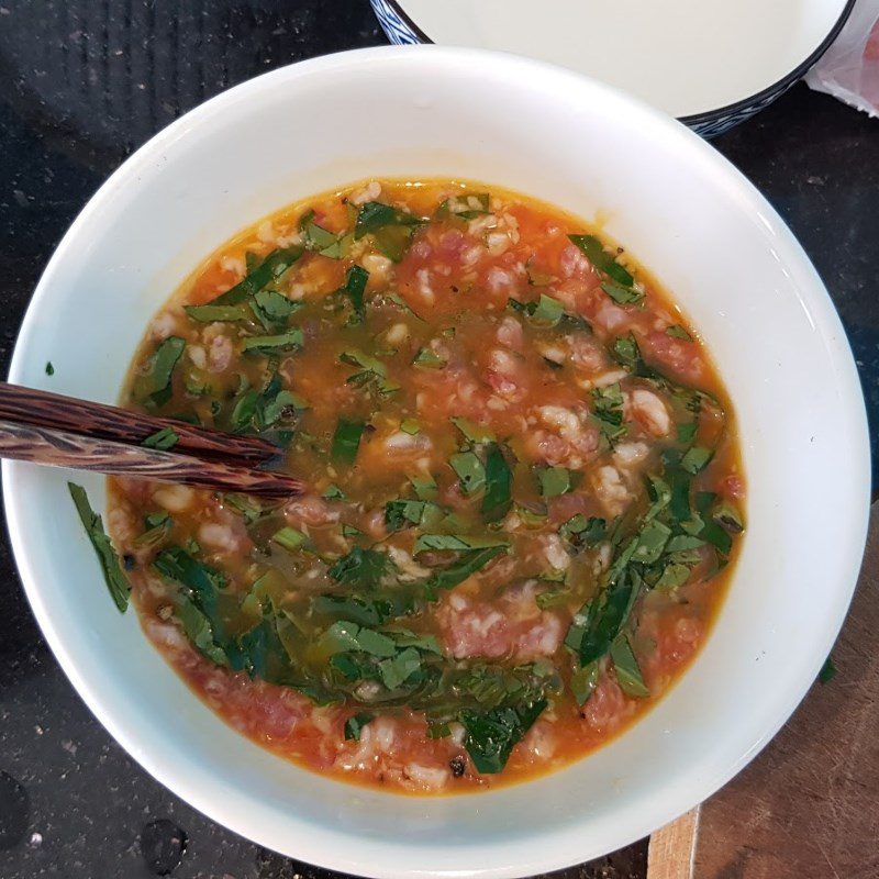 Step 2 Beat the egg mixture Fried egg with minced meat and betel leaves