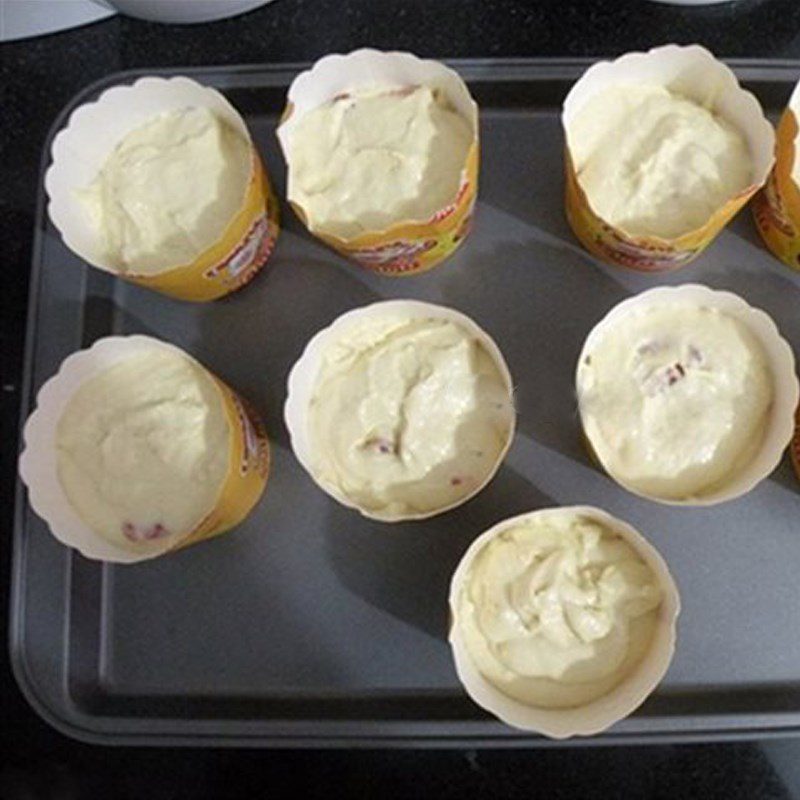 Step 3 Pour the cake batter Strawberry yogurt cupcake