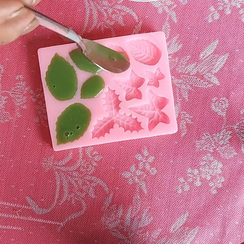 Step 4 Pouring the flower and decorative letter molds for coconut jelly birthday cake