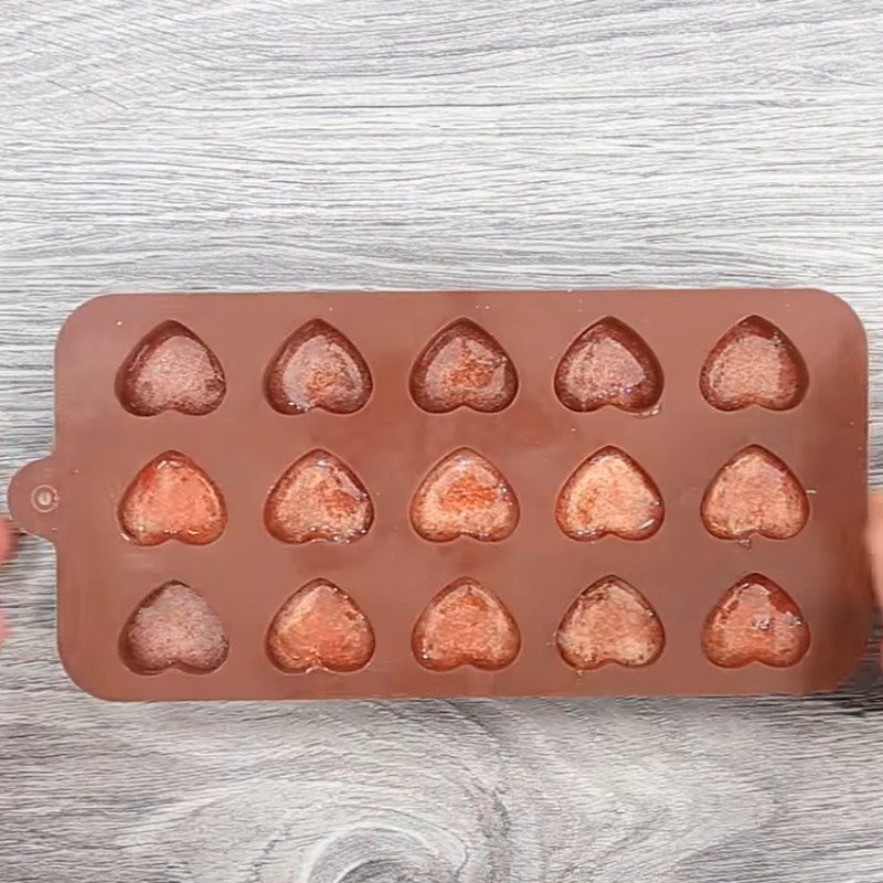 Step 4 Pouring gummy candy into molds Gummy candy in heart shape