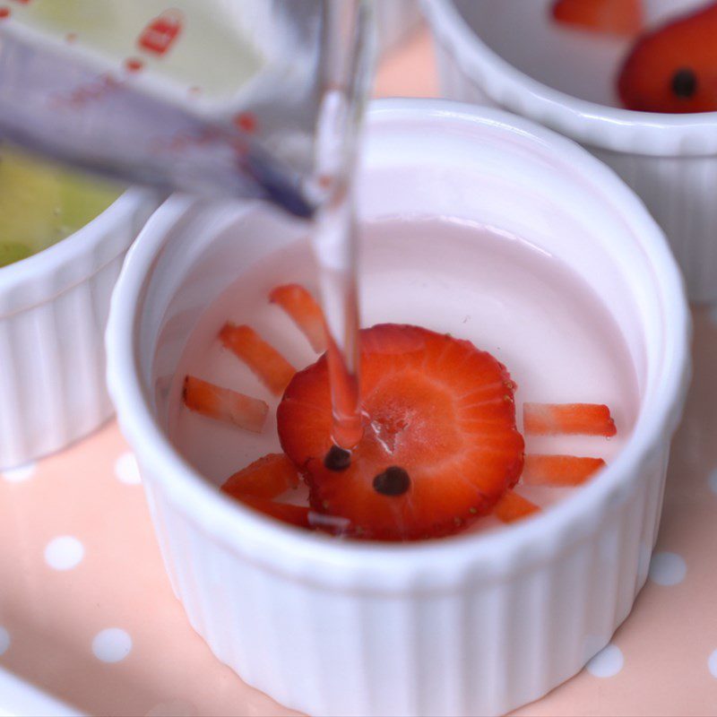 Step 4 Pouring the jelly into molds Animal-shaped jelly