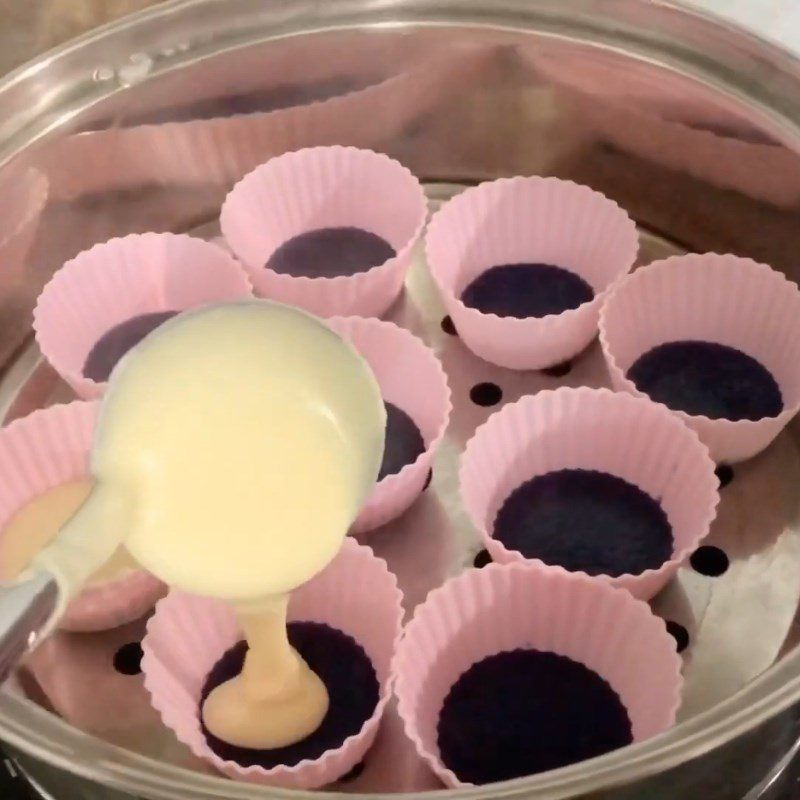 Step 4 Pouring the mold and steaming the cake Butterfly pea flower cake