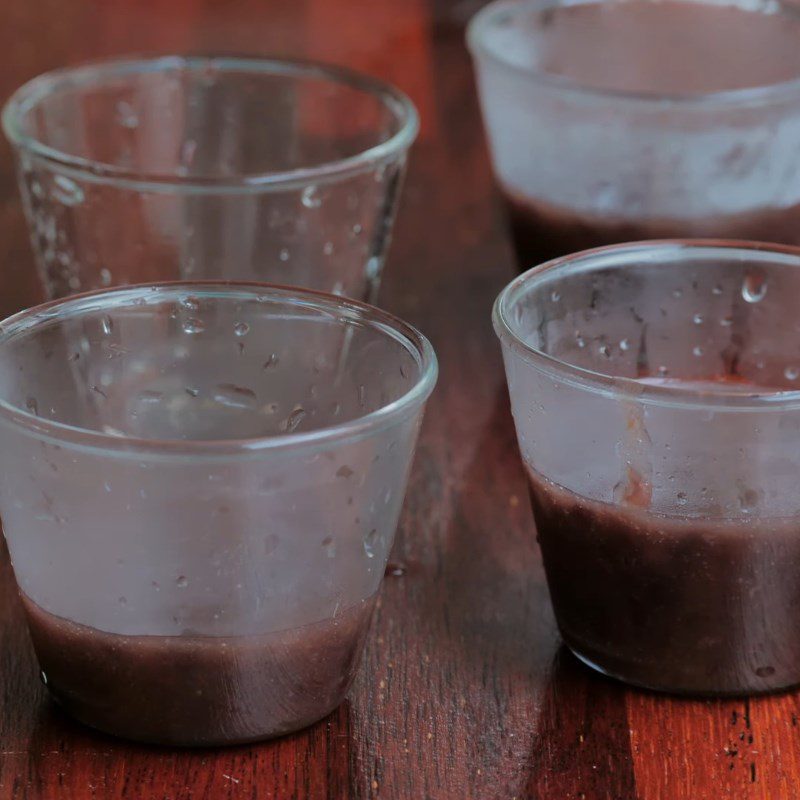 Step 3 Pour into molds and set the pudding for Red Bean Pudding