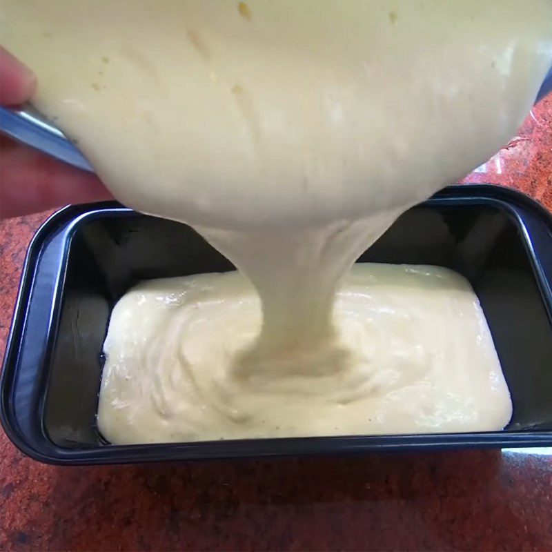 Step 4 Pouring into the mold and baking the cake for Laughing Cow cheese sponge cake