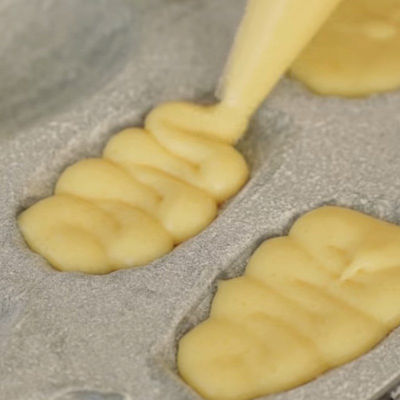 Step 4 Pour into molds and bake corn Madeleine