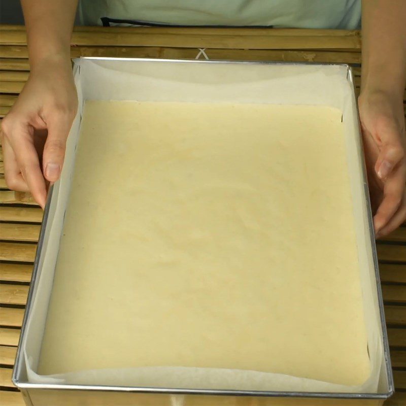 Step 4 Pour into the mold and bake Banana cake