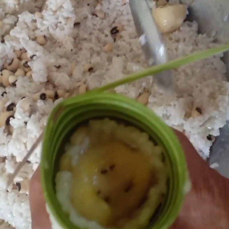 Step 4 Stuff the filling and wrap the cake Coconut leaf cake Ben Tre