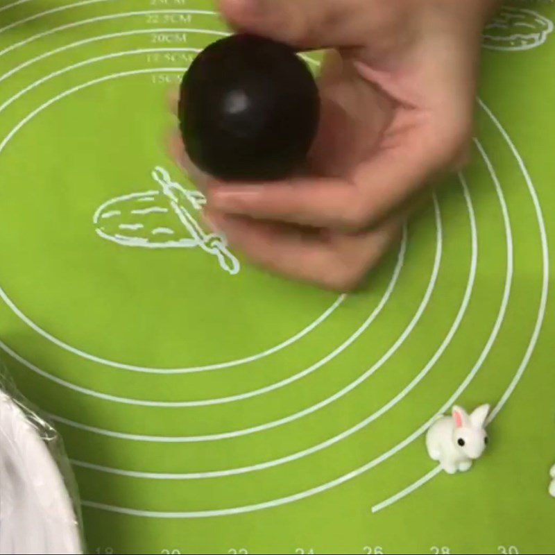 Step 5 Shaping the cake Mooncake with chocolate and cheese filling