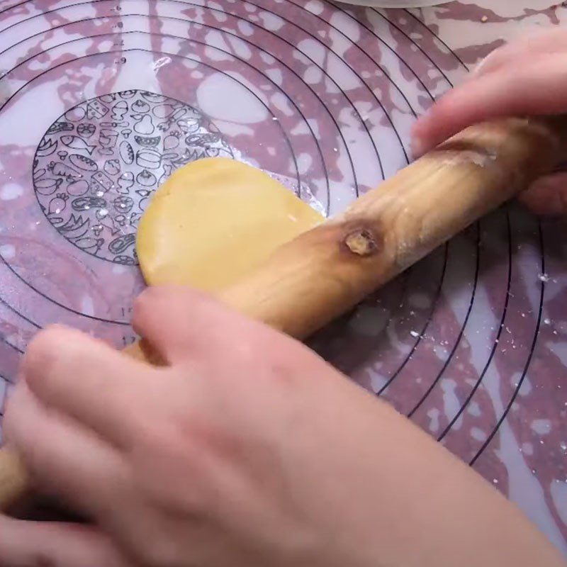 Step 5 Wrapping the cake Mooncake with mixed dried beef