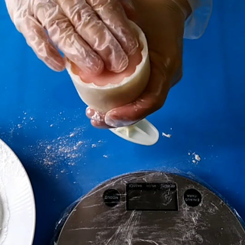 Step 3 Shape the cake Oreo Mooncake