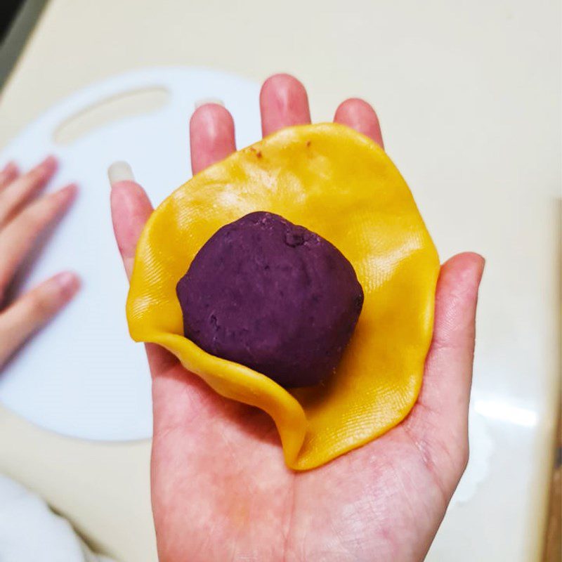 Step 4 Shaping the cake Purple sweet potato mooncake