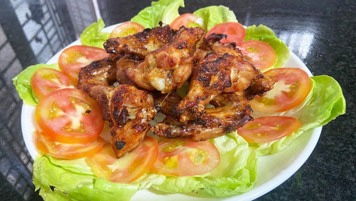 Fried chicken wings with fish sauce using an air fryer