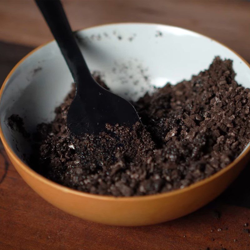 Step 1 Melt butter, mix oreo Oreo cheesecake cube