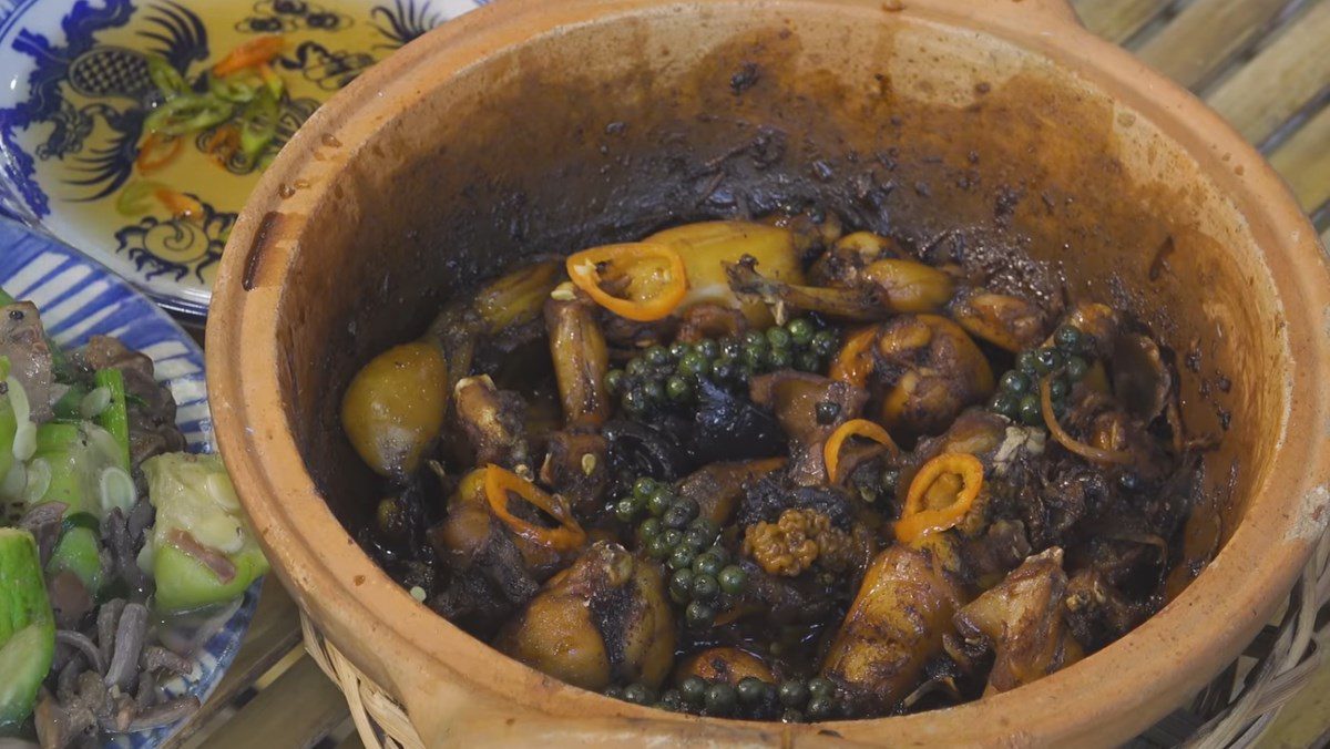 Frog braised with green pepper