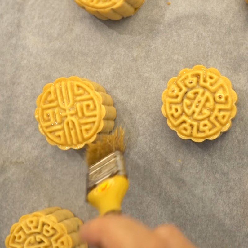 Step 6 Pressing the mold and baking the cake Mooncake with salted egg yolk using an air fryer