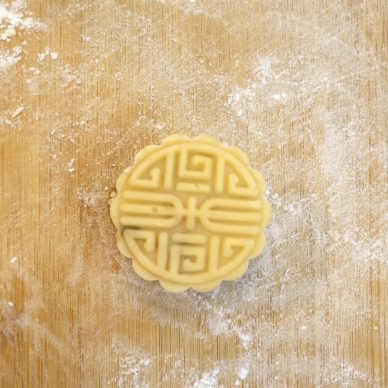 Step 6 Pressing the mold and baking the cake Mooncake with salted egg yolk using an air fryer