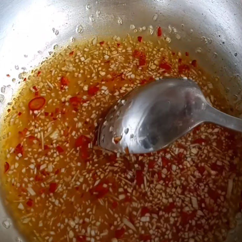 Step 3 Prepare the sauce for the vegetarian grapefruit salad