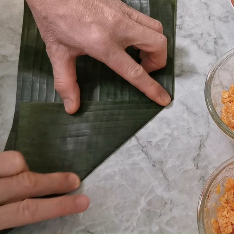 Step 5 Wrap the dumplings for the fish-shaped dumpling