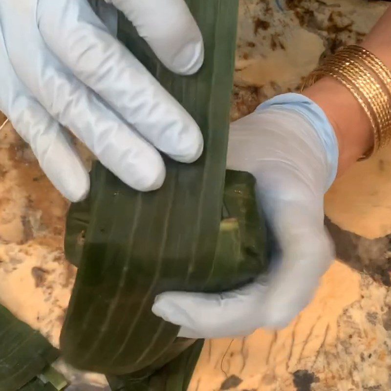 Step 4 Wrapping the Tro Water Sticky Rice Cake Mung Bean Tro Water Sticky Rice Cake