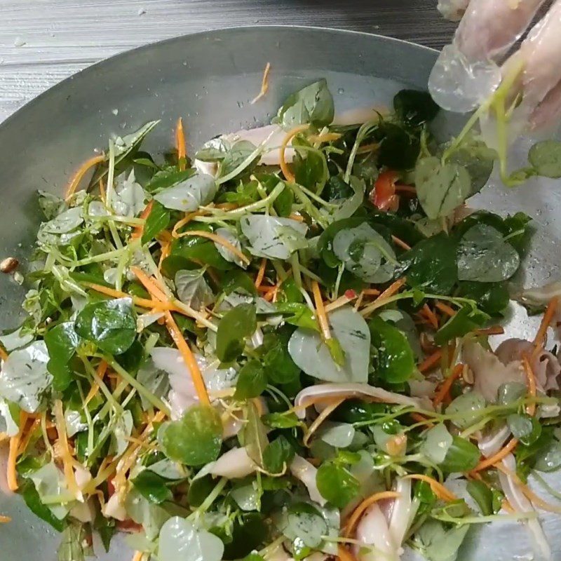 Step 4 Mix salad Water lily salad with pig's ear