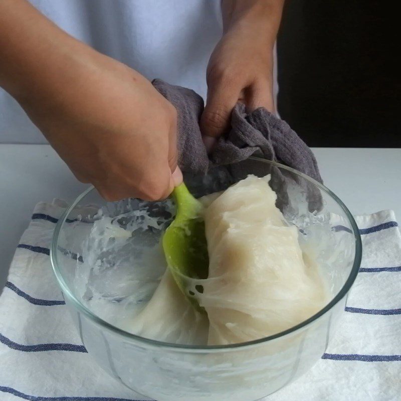 Step 2 Steaming and kneading rice flour for Injeolmi rice cake