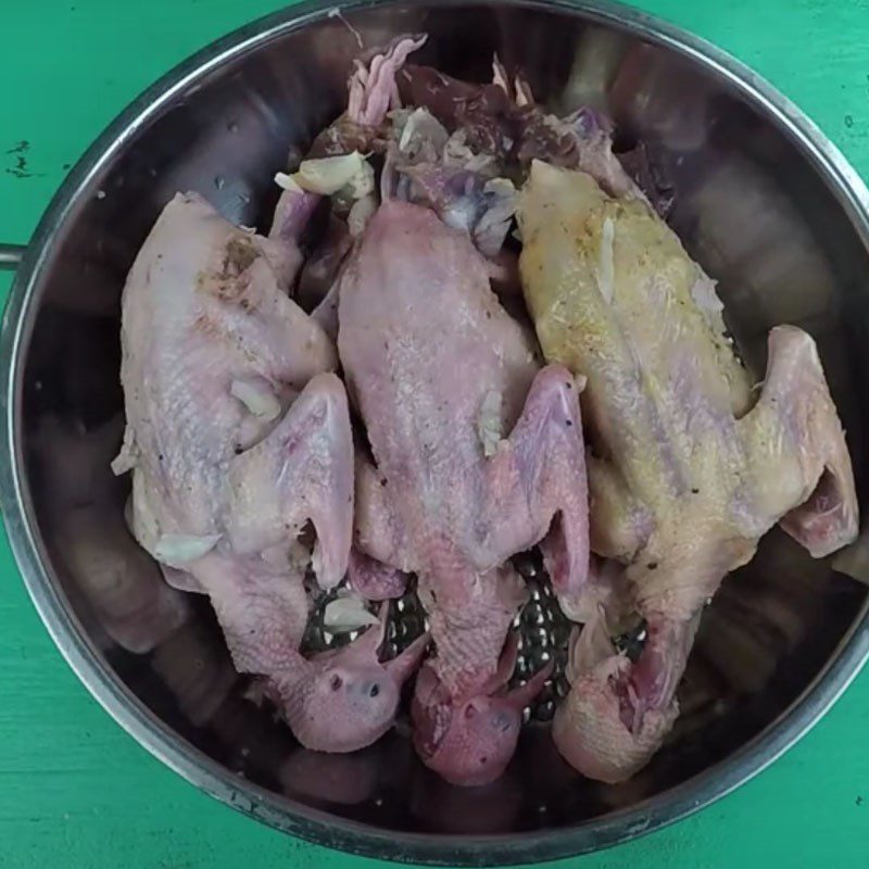 Step 3 Stew the pigeon Pigeon stew with mung beans