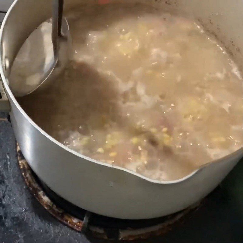 Step 3 Stew the pork leg Stewed pork leg with mung beans