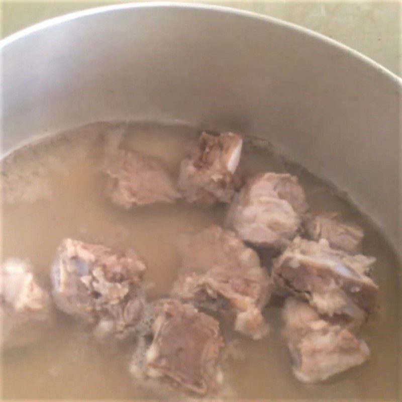 Step 3 Prepare the ribs for Taro and Water Spinach Soup