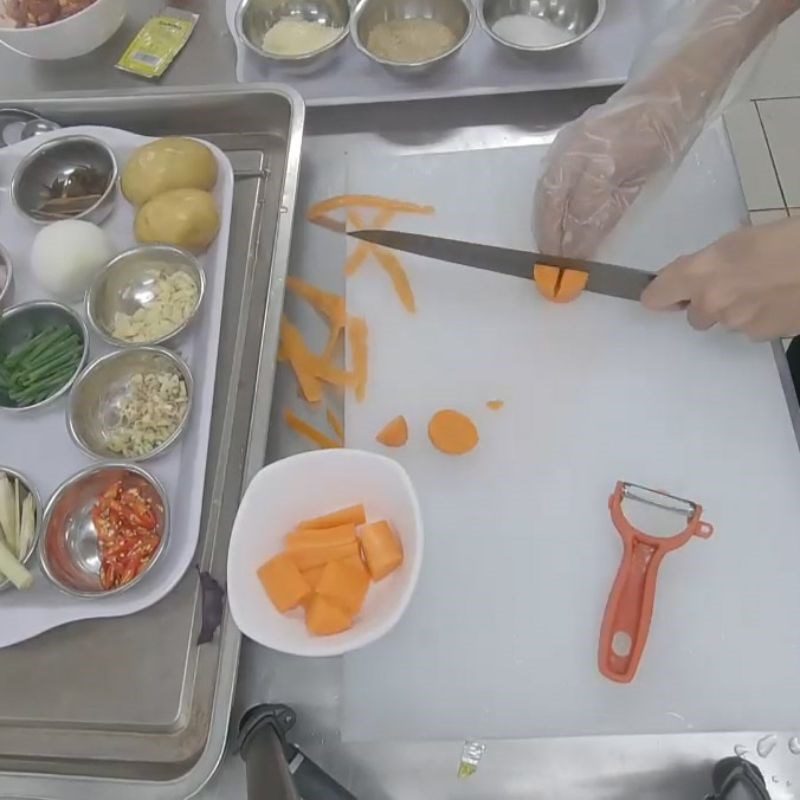 Step 3 Prepare the ingredients Buffalo meat stewed with potatoes